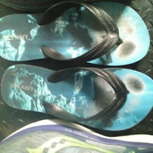 Boys old Navy flip flops